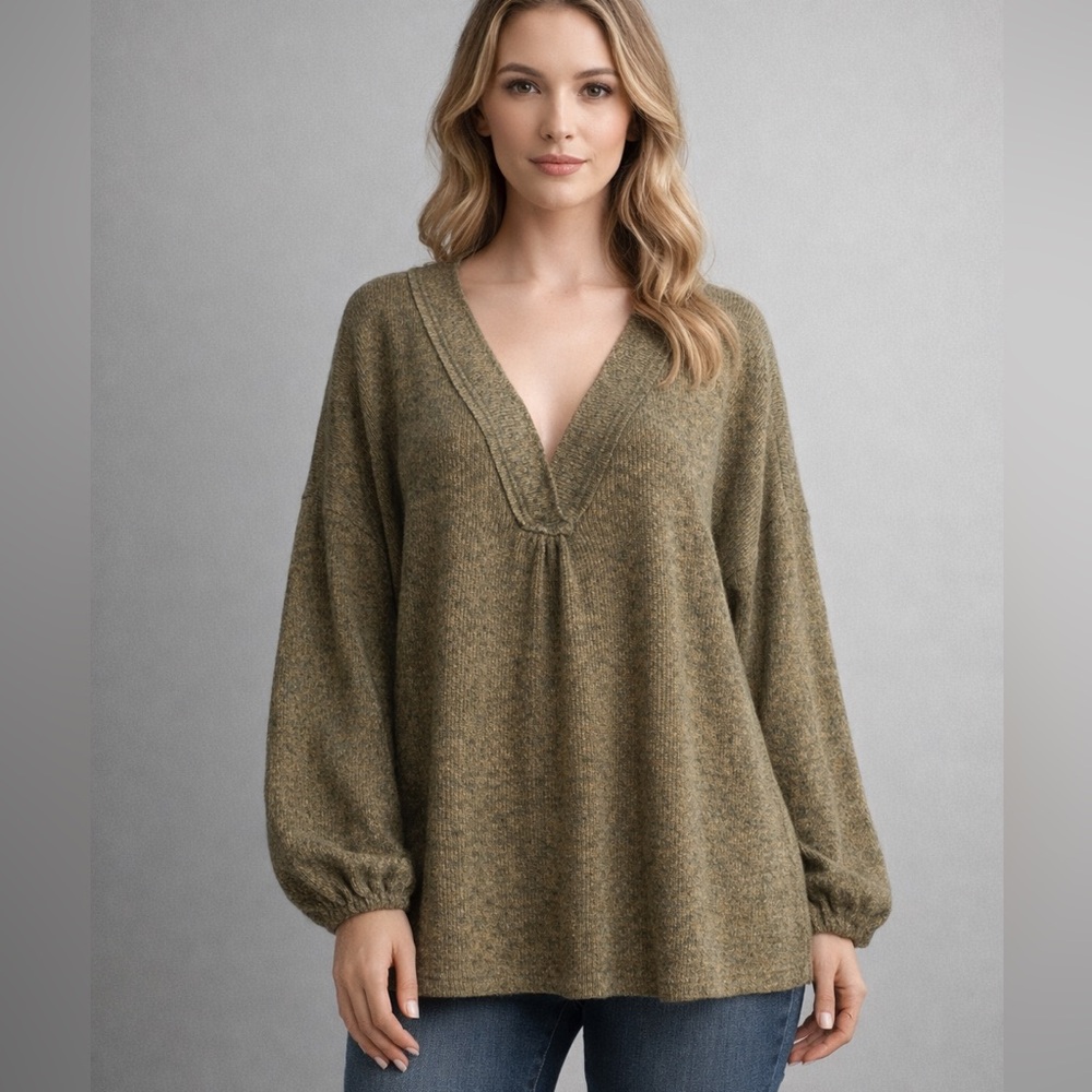 V ery j V-neck Green Sweater. Size M